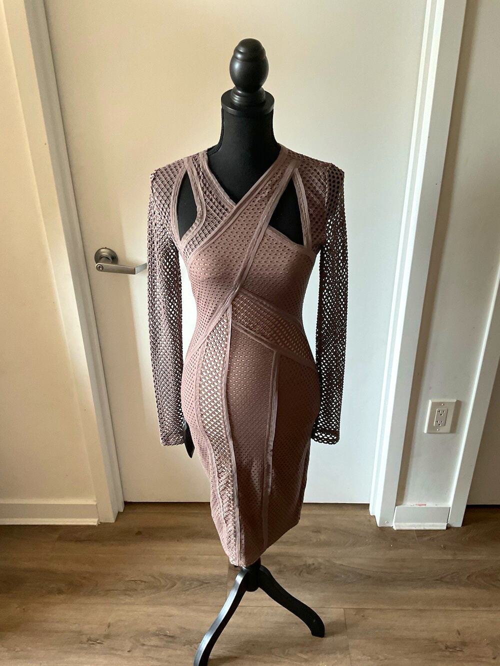 BCBGMAXAZRIA Taupe Mesh Cut-Out V-Neck Long Sleeve Bodycon Dress XS